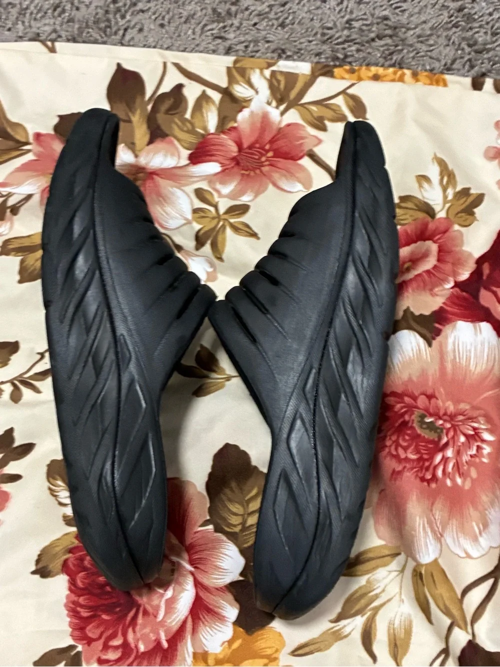 Hoka one one black slides unisex